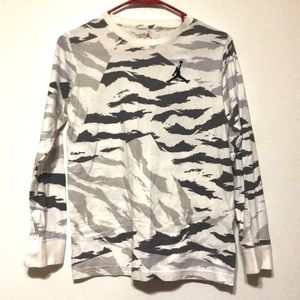Boys jordan shirt